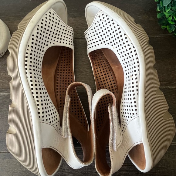 Clarks Clarene Prima Leather Wedge White Sandals Size 9.5 - Picture 14 of 15